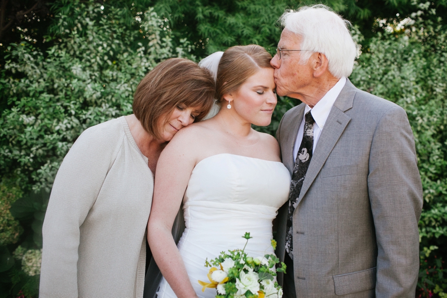 Emotional photos of bride and her parents
